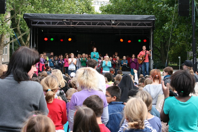 gal/2010/2010 Saitentwist Weltkindertag Burgplatz Essen 20.09.JugendhilfegGmbH Essen/2010 Saitentwist Weltkindertag Burgplatz Jugend Hilfe gGm20.09. 043.jpg